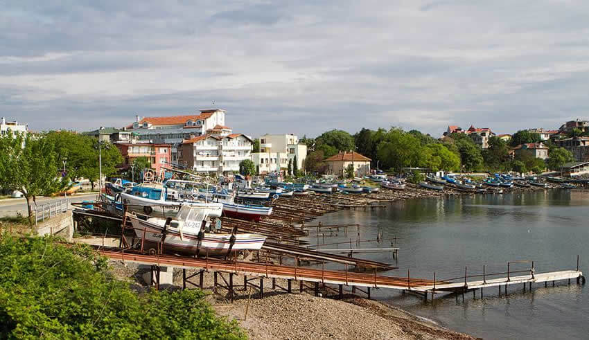 Плаж и пристан за лодки в Ахтопол