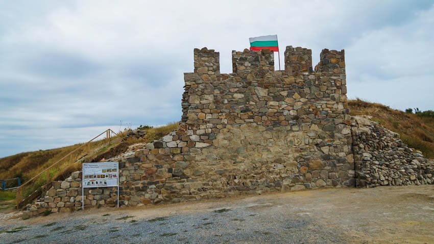 Крепостта Акра край Черноморец