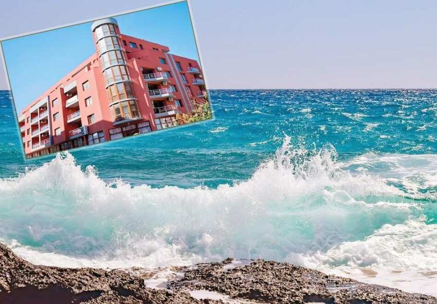  Нощувка за 2-ма или 4-ма само на 20 м. от морето в комплекс Солт Лейк, Поморие 