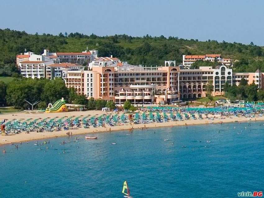 Лято 2025 на плажа в Дюни, All inclusive на първа линия до 14.07 в Хотел Марина бийч