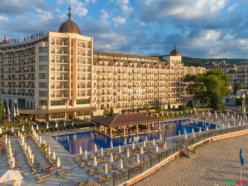 На първа линия с шезлонг и чадър на плажа, Ultra All Inclusive с плаж до 30.06 в хотел Адмирал