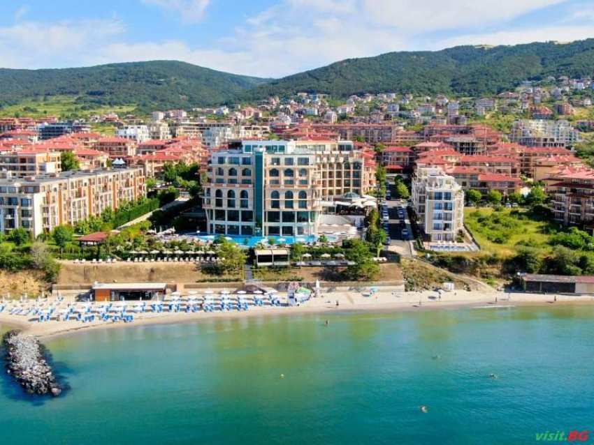 Посрещане на Новата 2026-та край морския бряг, 3 дни Ultra All Inclusive в Гранд Хотел Свети Влас Посрещане на Новата 2026-та край морския бряг, 3 дни Ultra All Inclusive в Гранд Хотел Свети Влас