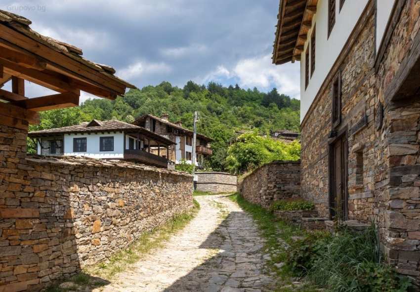 Екскурзия до Банско, Гоце Делчев, Лещен и Ковачица! Автобусен транспорт от София или Плевен + 1 нощувка със закуска на човек Екскурзия до Банско, Гоце Делчев, Лещен и Ковачица! Автобусен транспорт от София или Плевен + 1 нощувка със закуска на човек