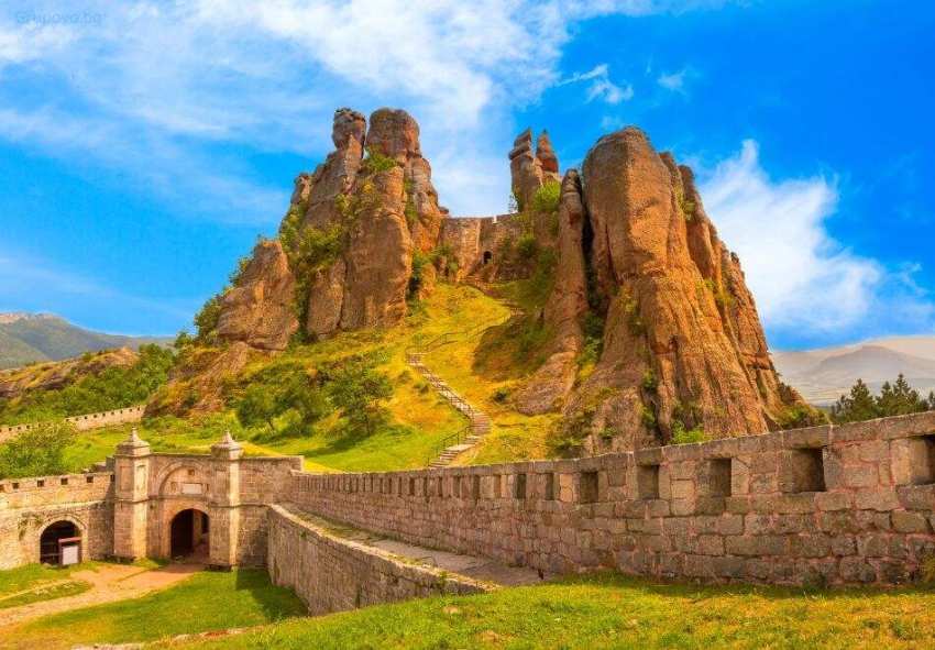 Екскурзия до Белоградчик, Видин и пещерите Леденика, Магура и Венеца! Автобусен транспорт от Плевен + 1 нощувка със закуска на човек и Посещение на Белоградчишката крепост Екскурзия до Белоградчик, Видин и пещерите Леденика, Магура и Венеца! Автобусен транспорт от Плевен + 1 нощувка със закуска на човек и Посещение на Белоградчишката крепост