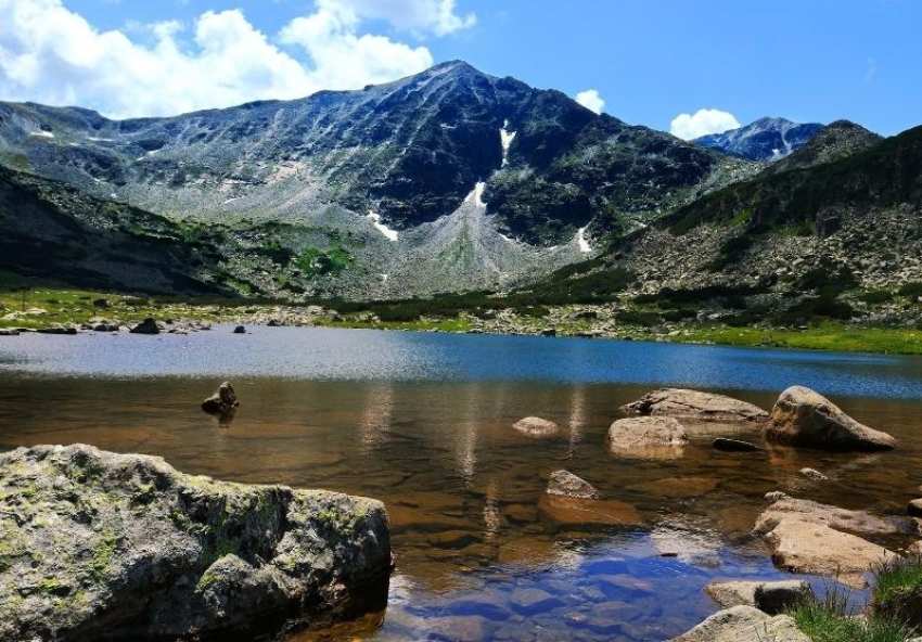 Екскурзия до Рилския манастир и Седемте рилски езера! Автобусен транспорт от София или Плевен + 1 нощувка със закуска и вечеря на човек Екскурзия до Рилския манастир и Седемте рилски езера! Автобусен транспорт от София или Плевен + 1 нощувка със закуска и вечеря на човек