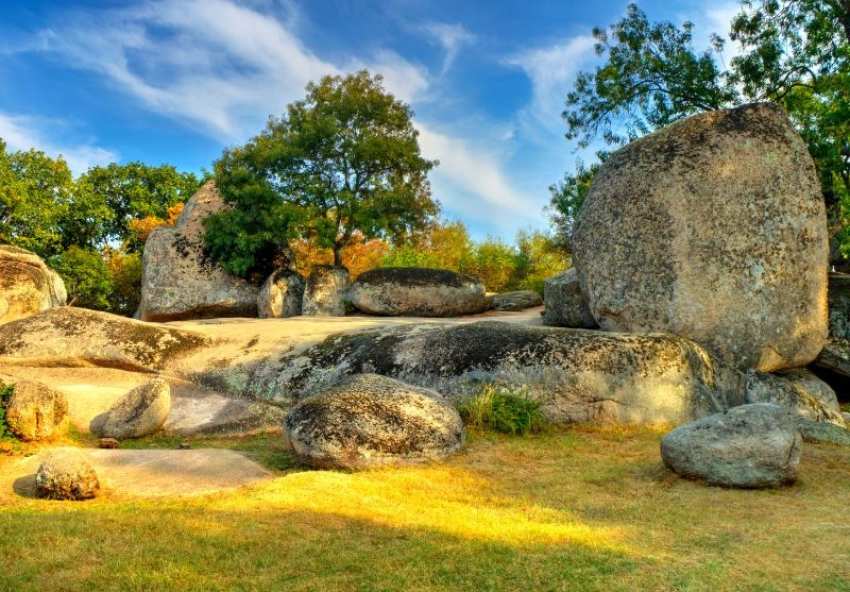  Екскурзия до Ямбол, Приморско, Малко Търново, Бегликташ и Созопол! Автобусен транспорт от Плевен или София + 2 нощувки със закуски на човек и посещение на античния град Кабиле, с. Бръшлян и замъка &quot;Влюбен във вятъра&quot; 
