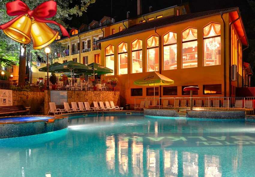 Коледа в хотел Балкан, с. Чифлик! 3 или 4 нощувки на човек със закуски и две вечери, едната Празнична + външен басейн с минерална вода и релакс зона Коледа в хотел Балкан, с. Чифлик! 3 или 4 нощувки на човек със закуски и две вечери, едната Празнична + външен басейн с минерална вода и релакс зона