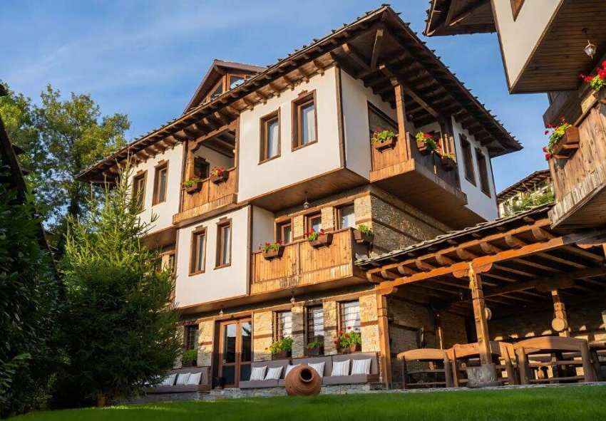 Наем за една нощувка със закуска на самостоятелна къща с капацитет 4, 12 или 16 човека + басейн и джакузи от Къща за гости Родопски кът, Лещен Наем за една нощувка със закуска на самостоятелна къща с капацитет 4, 12 или 16 човека + басейн и джакузи от Къща за гости Родопски кът, Лещен