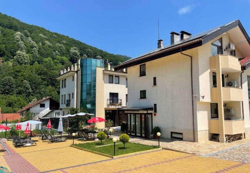 Златна есен в Рибарица! Нощувка на човек със закуска и вечеря + възможност за обяд в хотел Зорница, Рибарица Златна есен в Рибарица! Нощувка на човек със закуска и вечеря + възможност за обяд в хотел Зорница, Рибарица