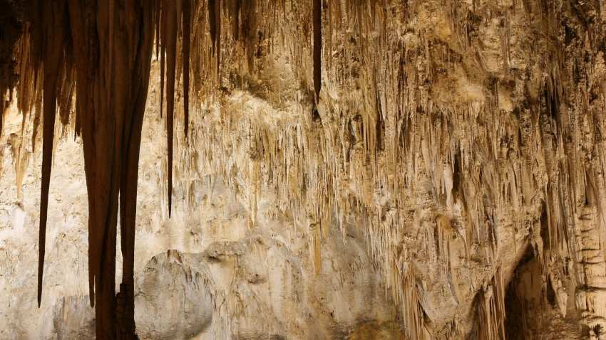 Пещерата Добростански Бисер